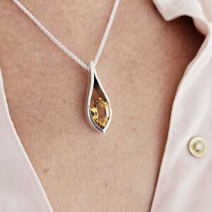 ‘Exposed Bum!’ (windows) pendant