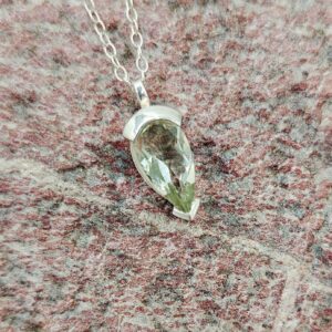 Green quartz pear pendant