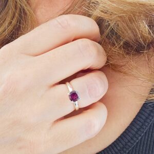 Classic solitaire ring