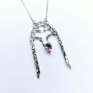 ‘In chains’ pendant