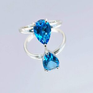 Classic topaz ring