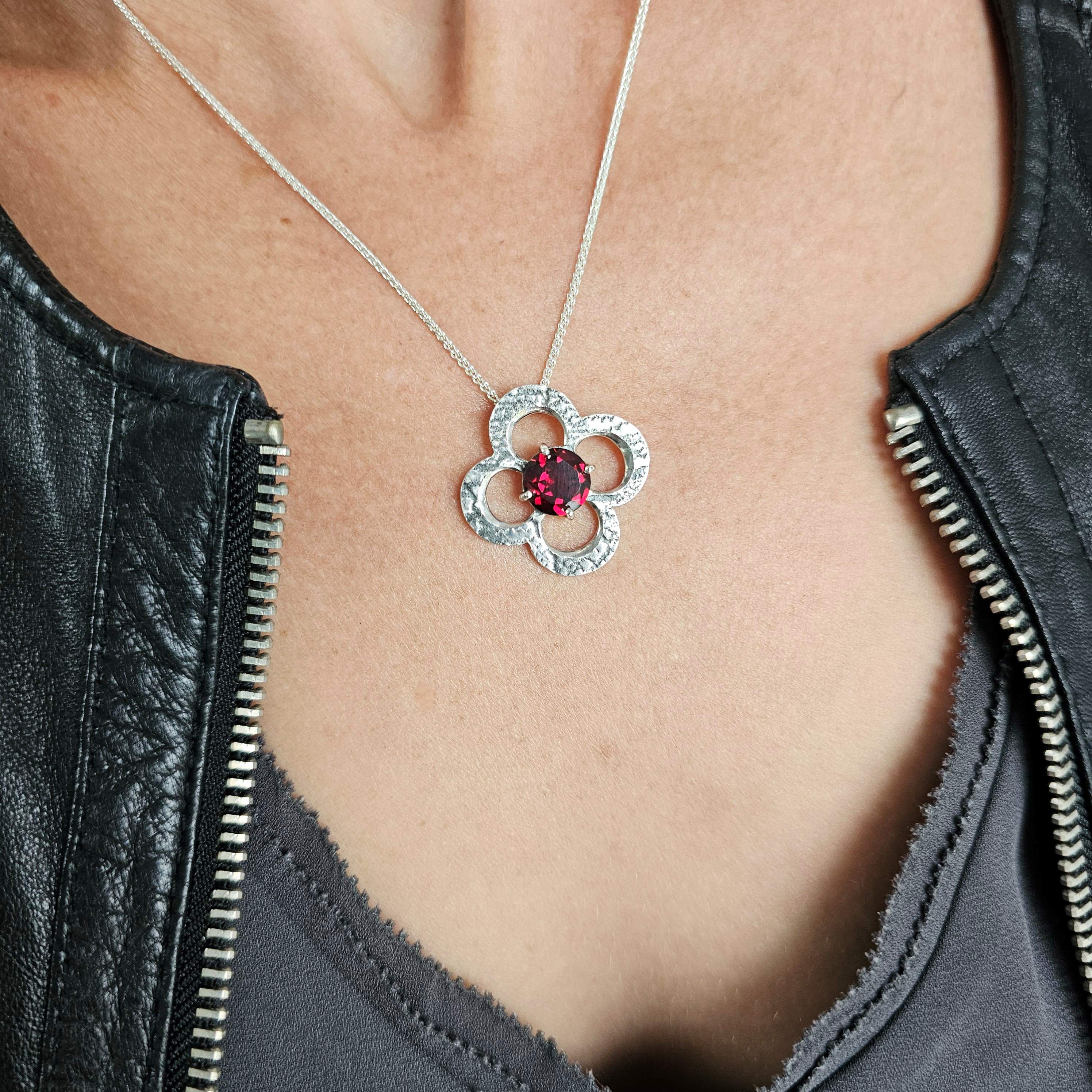 ‘In the Round’ pendant