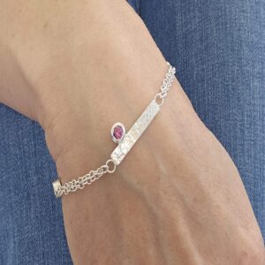 Three stone bar bracelet