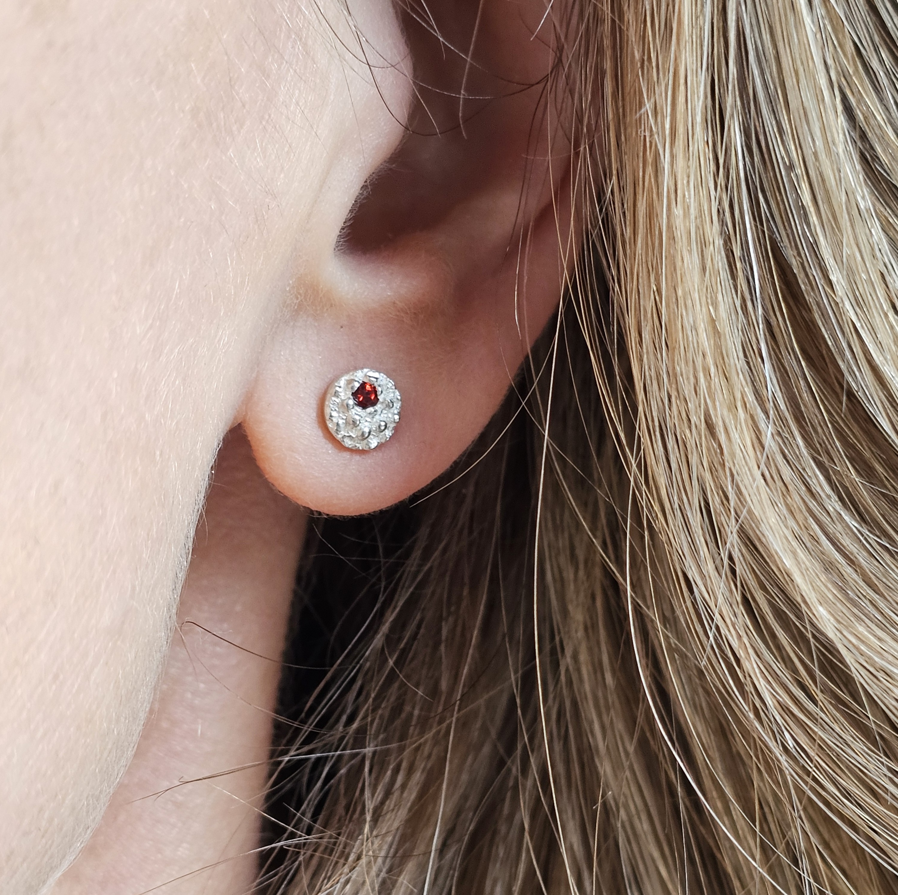 Champagne bubbles garnet studs