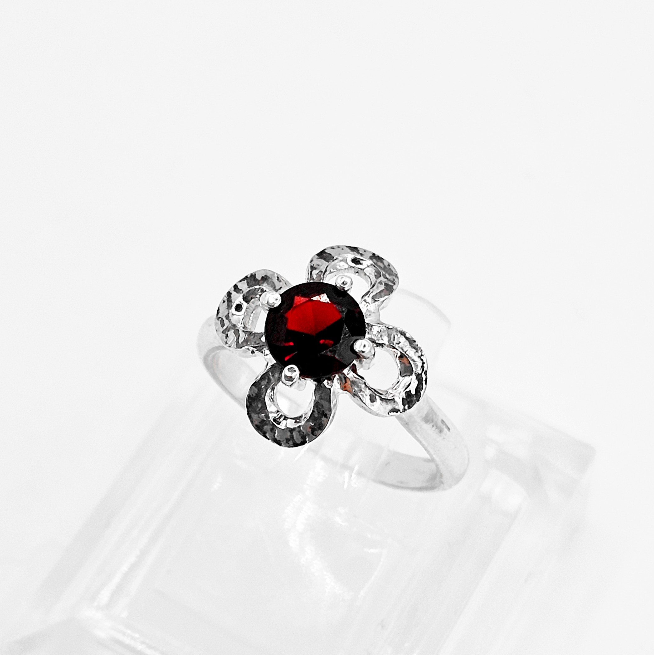 Quatrefoil ring