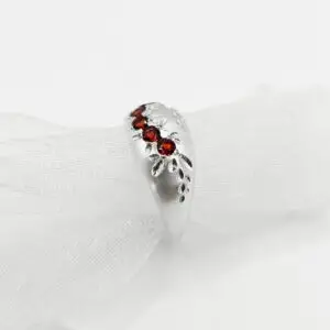 Petals ring in black and red
