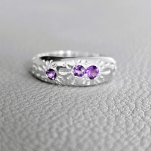 Petals ring in purple
