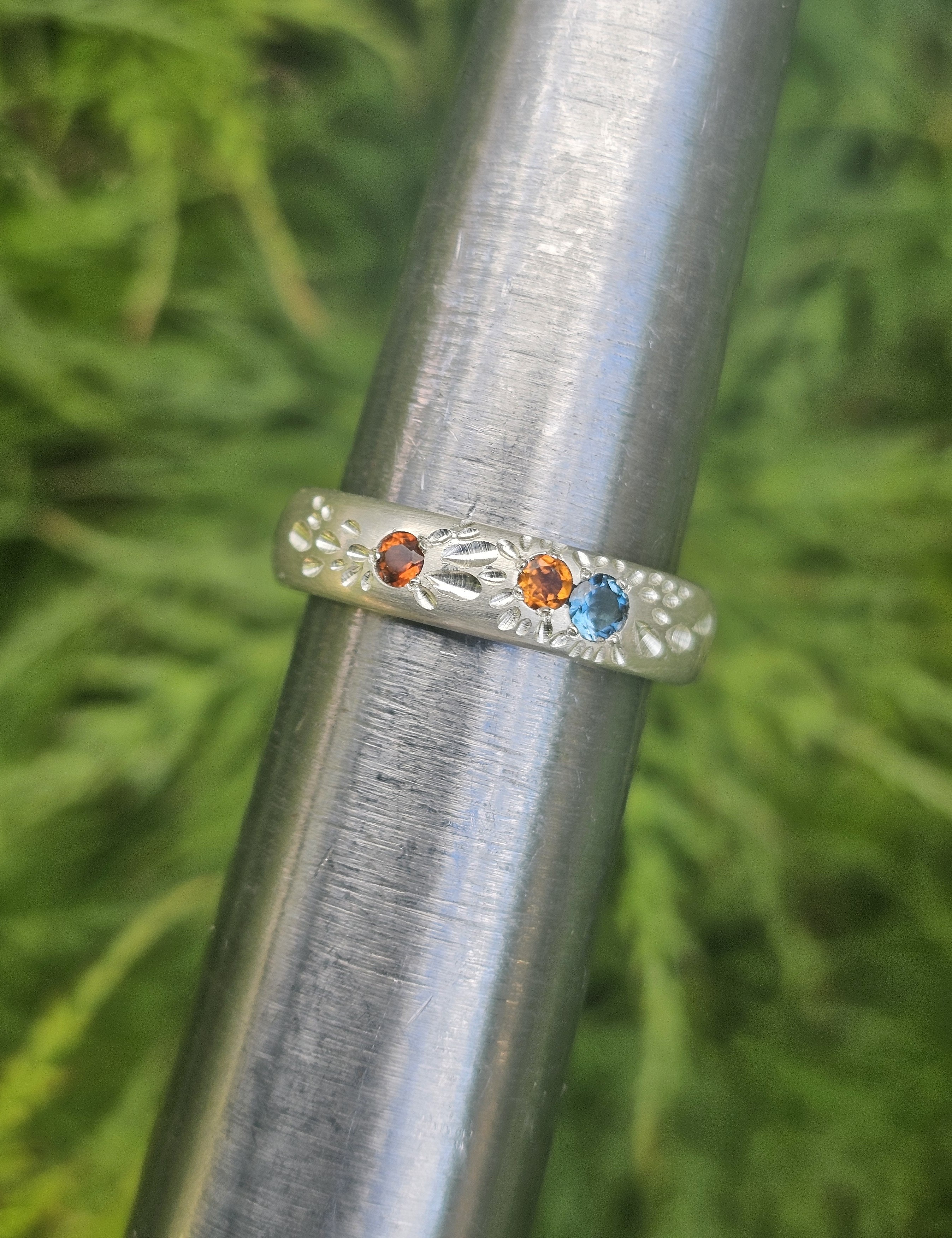 Petals ring in blue and orange