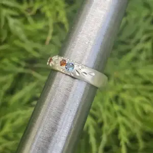 Petals ring in blue and orange